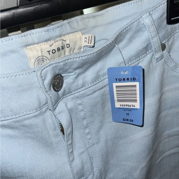 NWT. Torrid light blue short - Picture 2 of 5